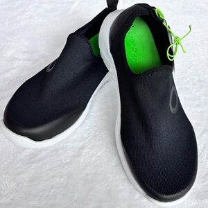 OOFOS OOMG Sport Black Slip On Low Sneaker--NWT—7